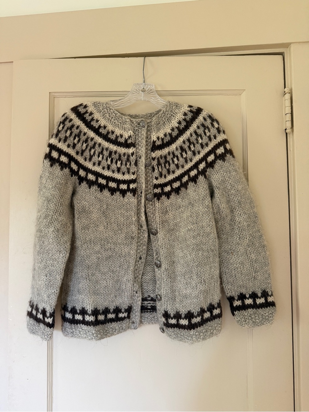 100% Icelandic wool, Hand knit sweater